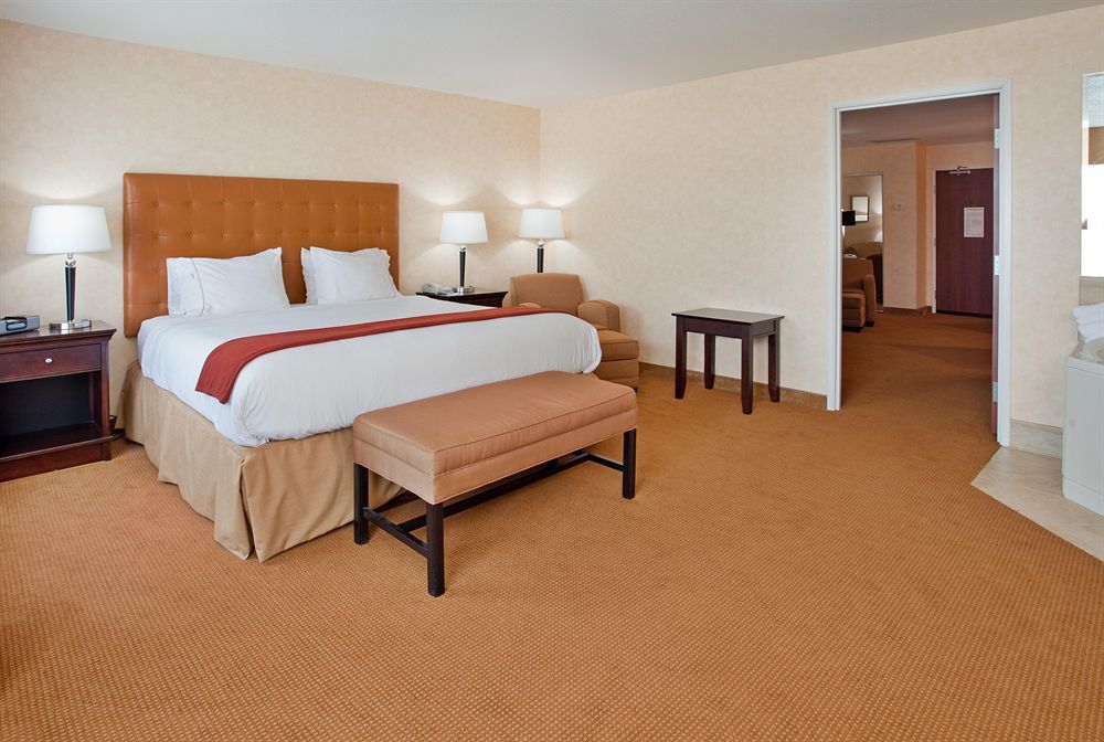 Holiday Inn Express Lawrence By Ihg Zewnętrze zdjęcie