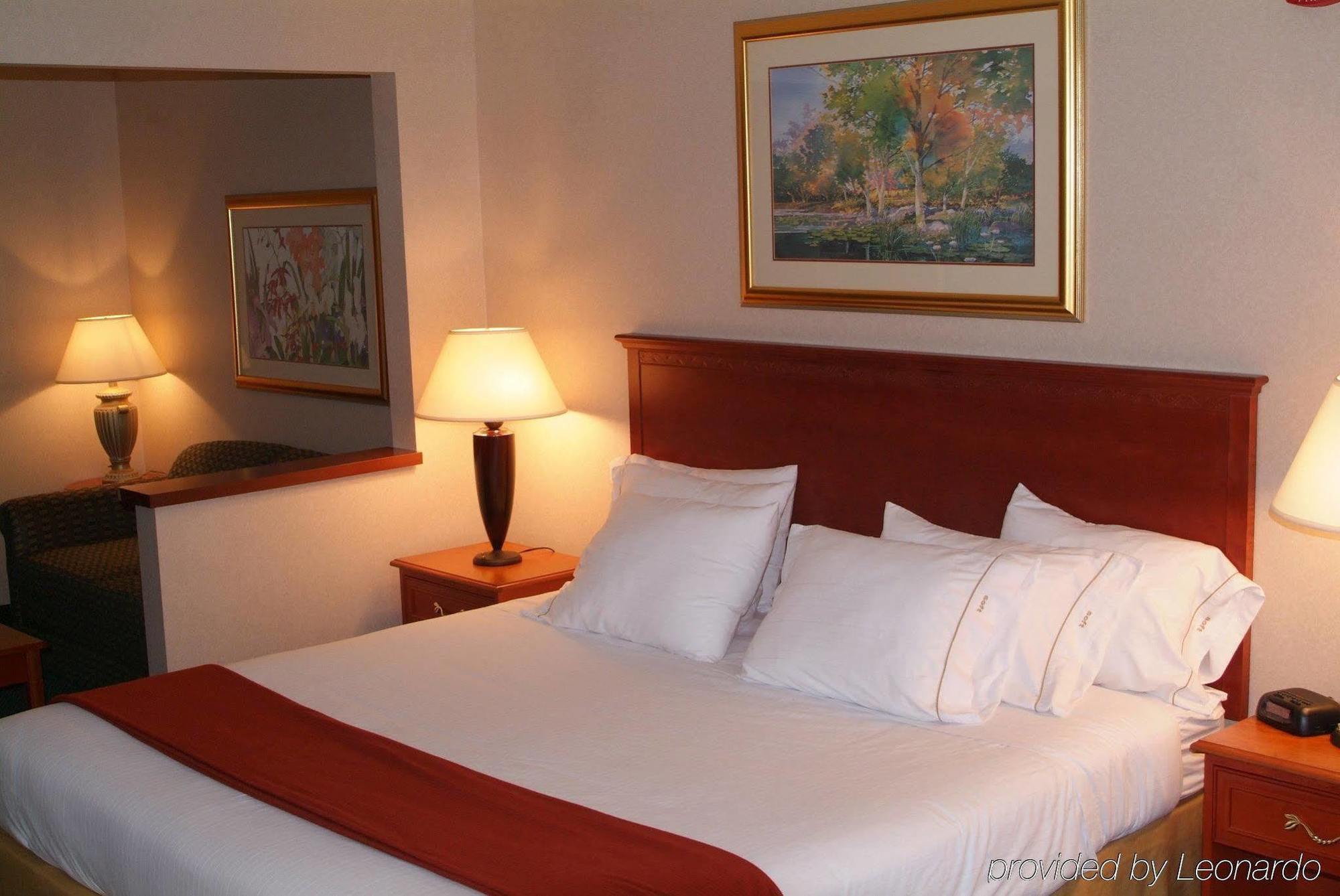 Holiday Inn Express Lawrence By Ihg Zewnętrze zdjęcie