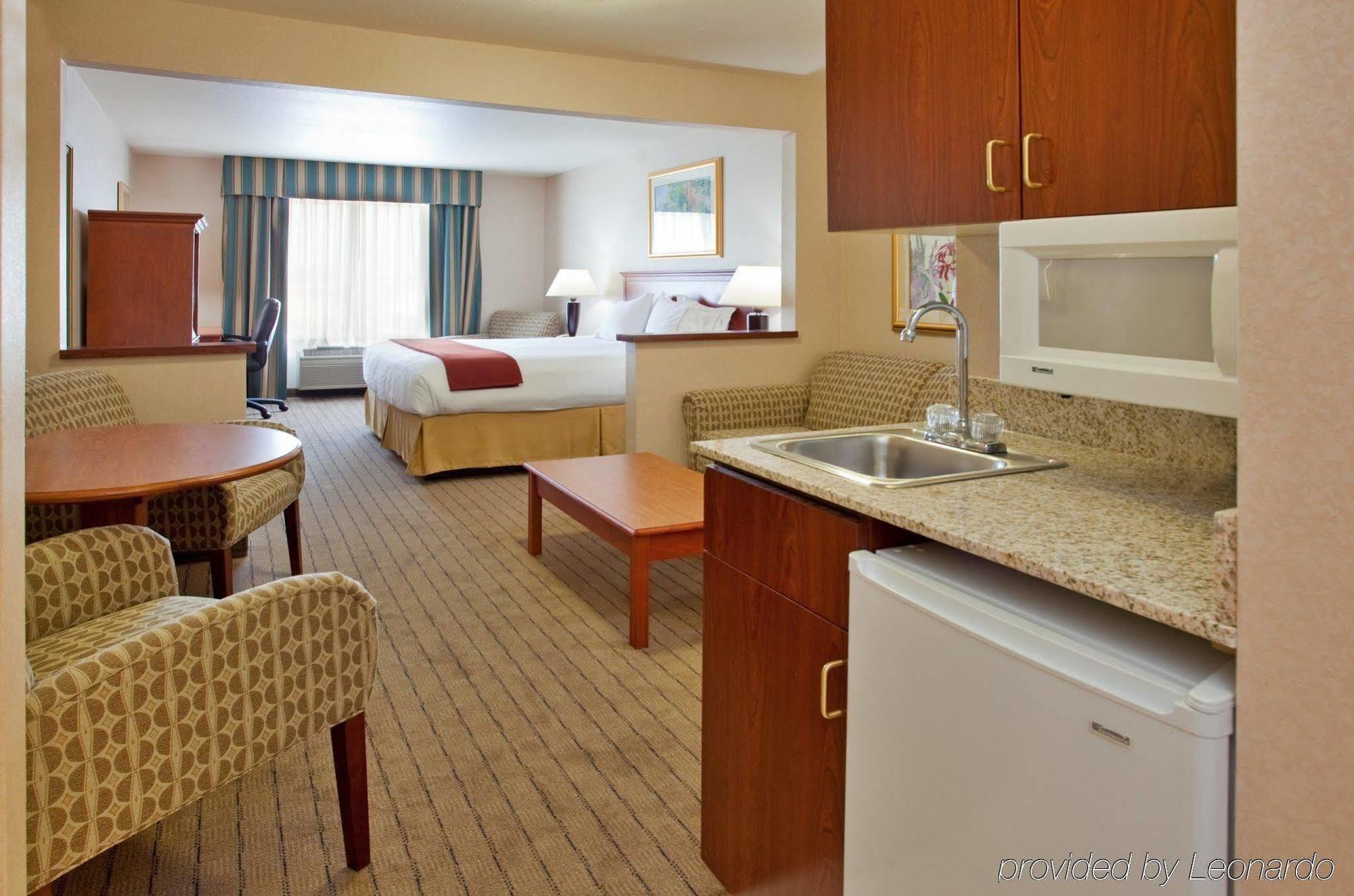Holiday Inn Express Lawrence By Ihg Zewnętrze zdjęcie