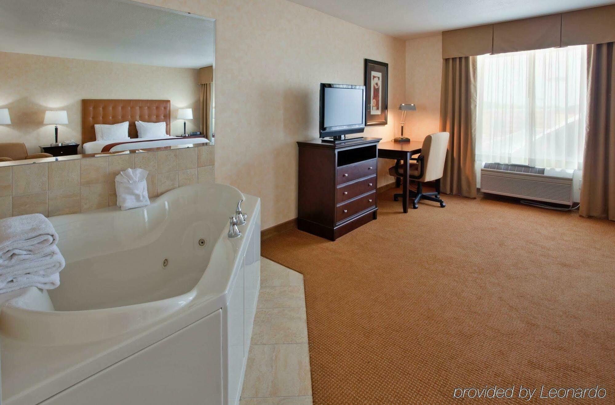 Holiday Inn Express Lawrence By Ihg Zewnętrze zdjęcie